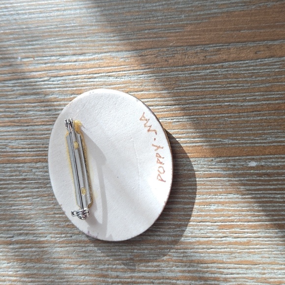 Vibrant Floral Brooch with Gold Trim - Picture 3 of 4